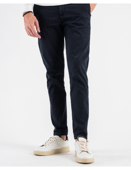 BL.11 Pantaloni Chinos Basico