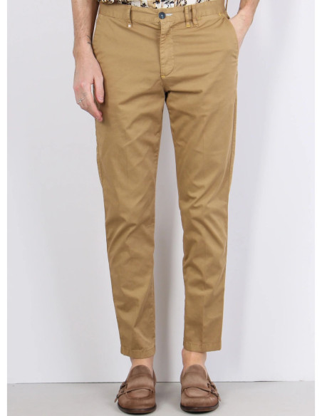 BL.11 Pantaloni Chinos Basico