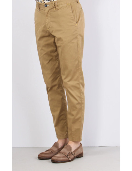 BL.11 Pantaloni Chinos Basico