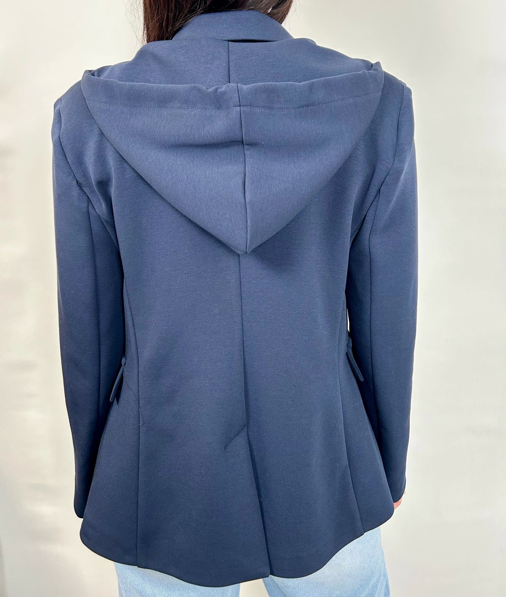 Tensione In Giacca Blu