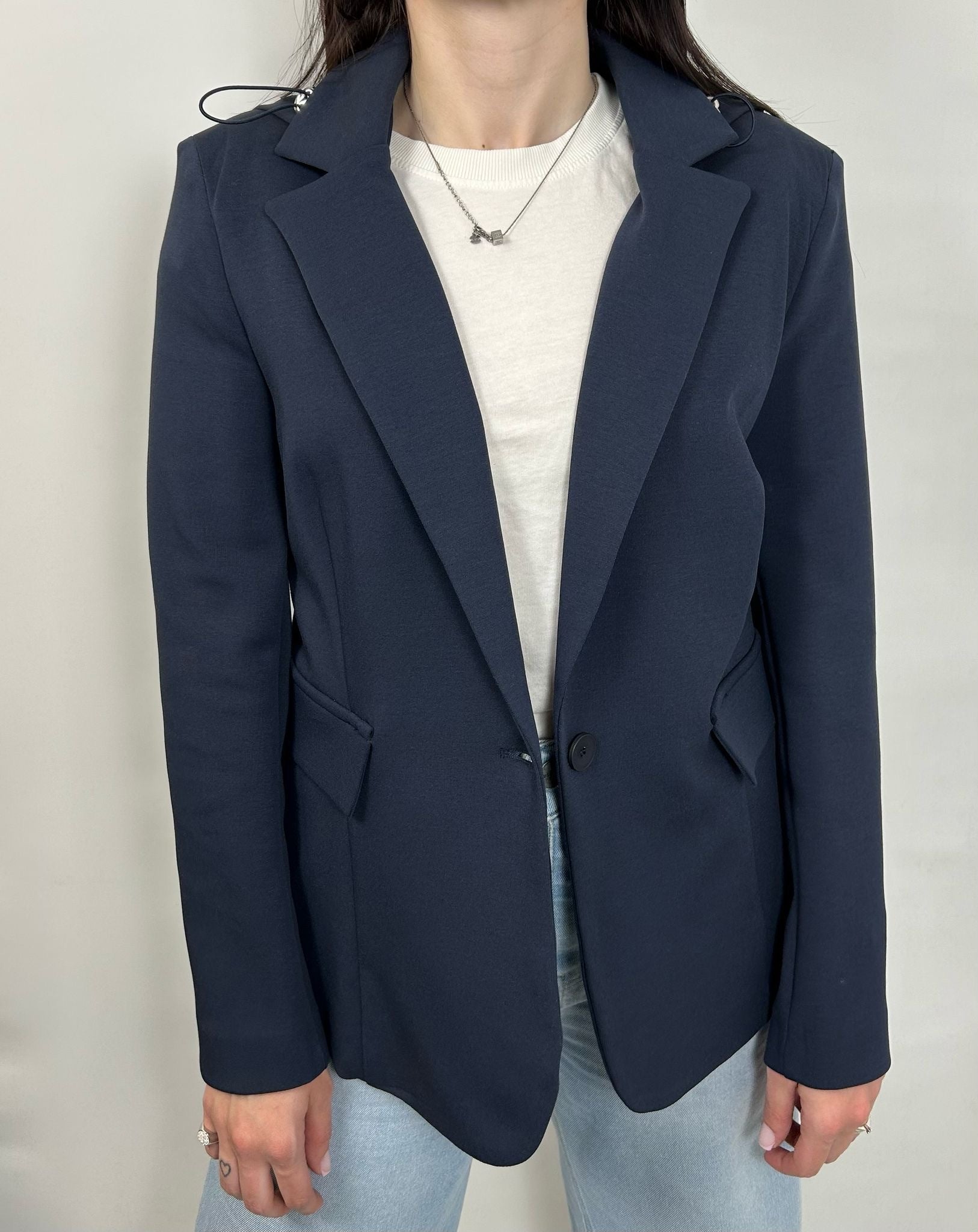 Tensione In Giacca Blu