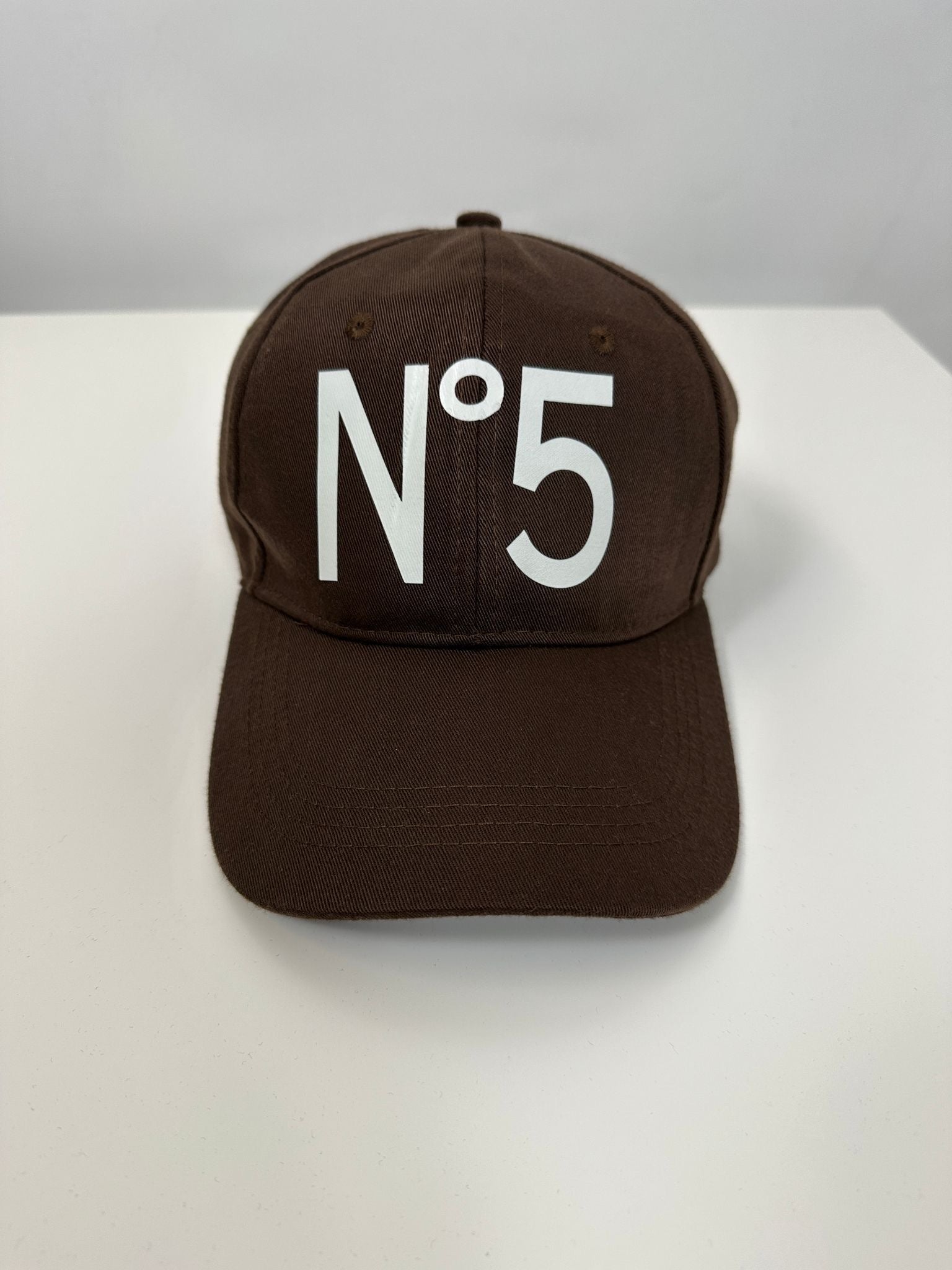 Tensione In T-shirt Con Berretto