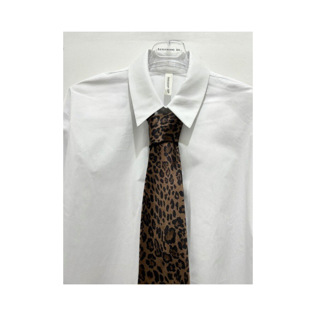 Tensione In Camicia Con Cravatta