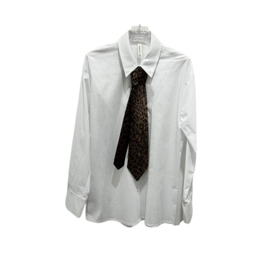 Tensione In Camicia Con Cravatta