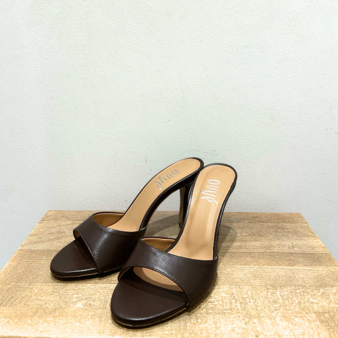 Ovyé Sabot Nero Con Tacco Alto
AT4010NERO