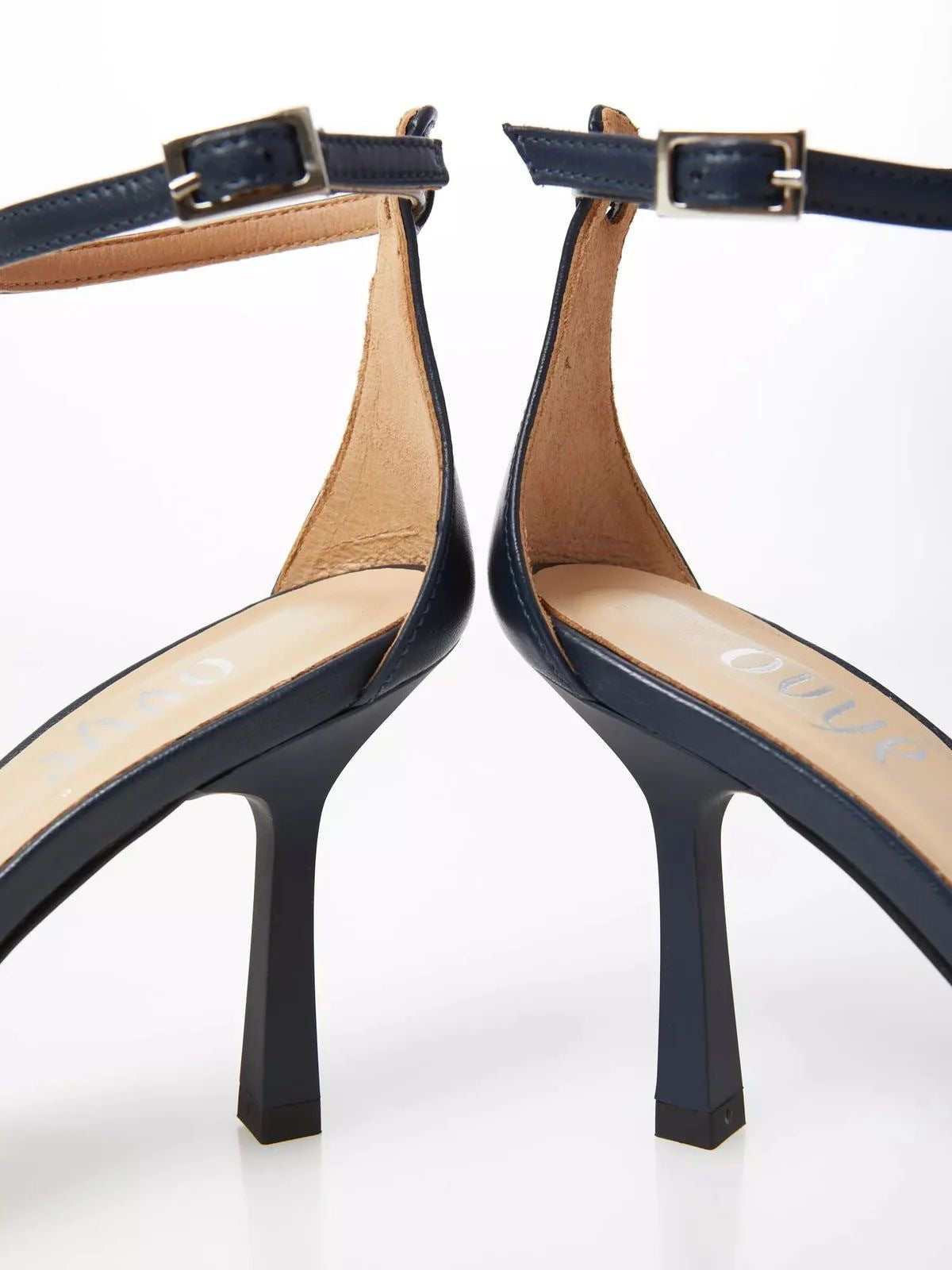 Ovyè Sandalo In Pelle Con Tacco