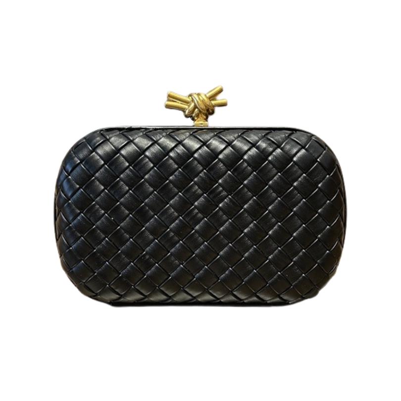 Clutch Intrecciata Con Chiusura Gioiello