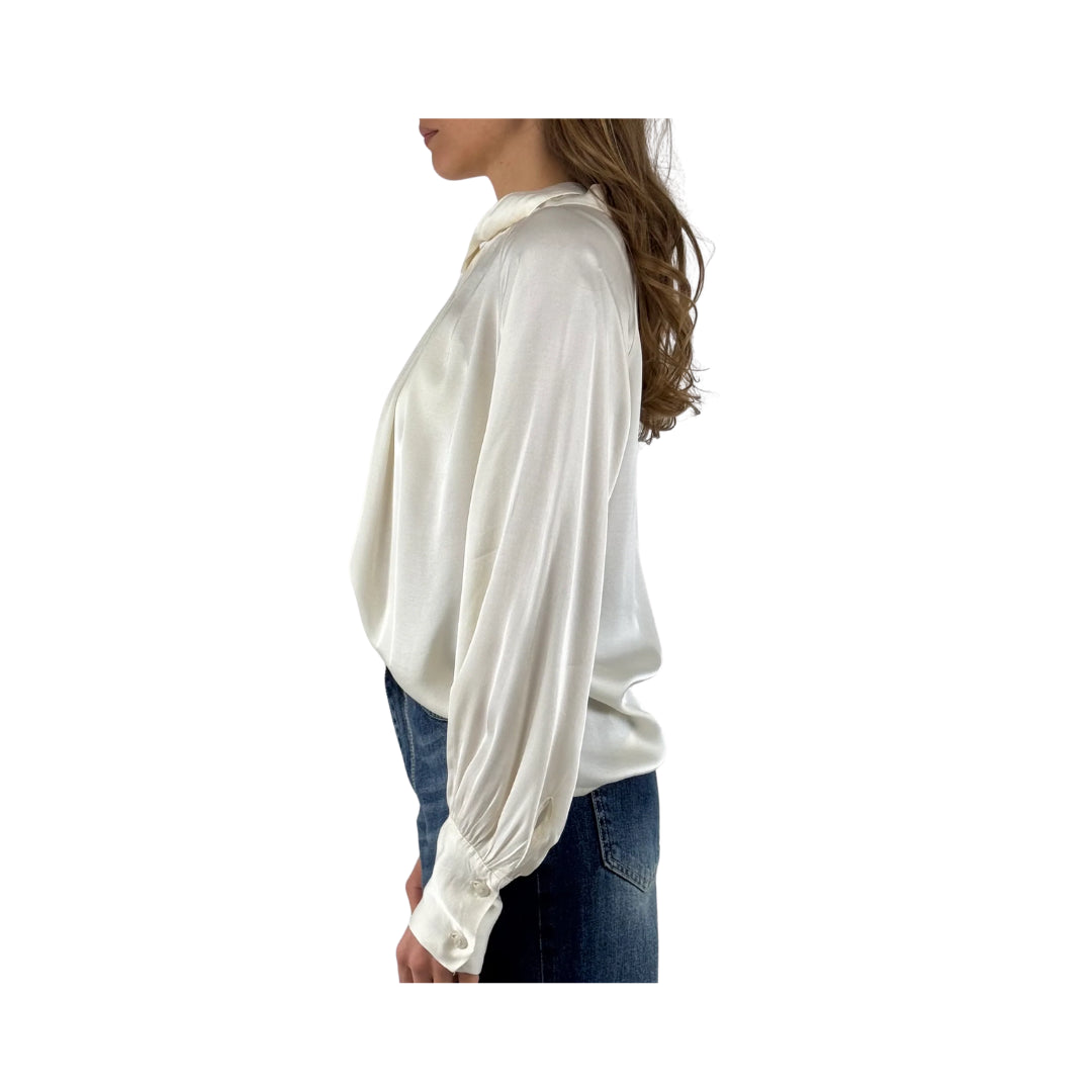 Camicia Collo Incrocio A Manica Lunga HaveOne

CWG-Q008