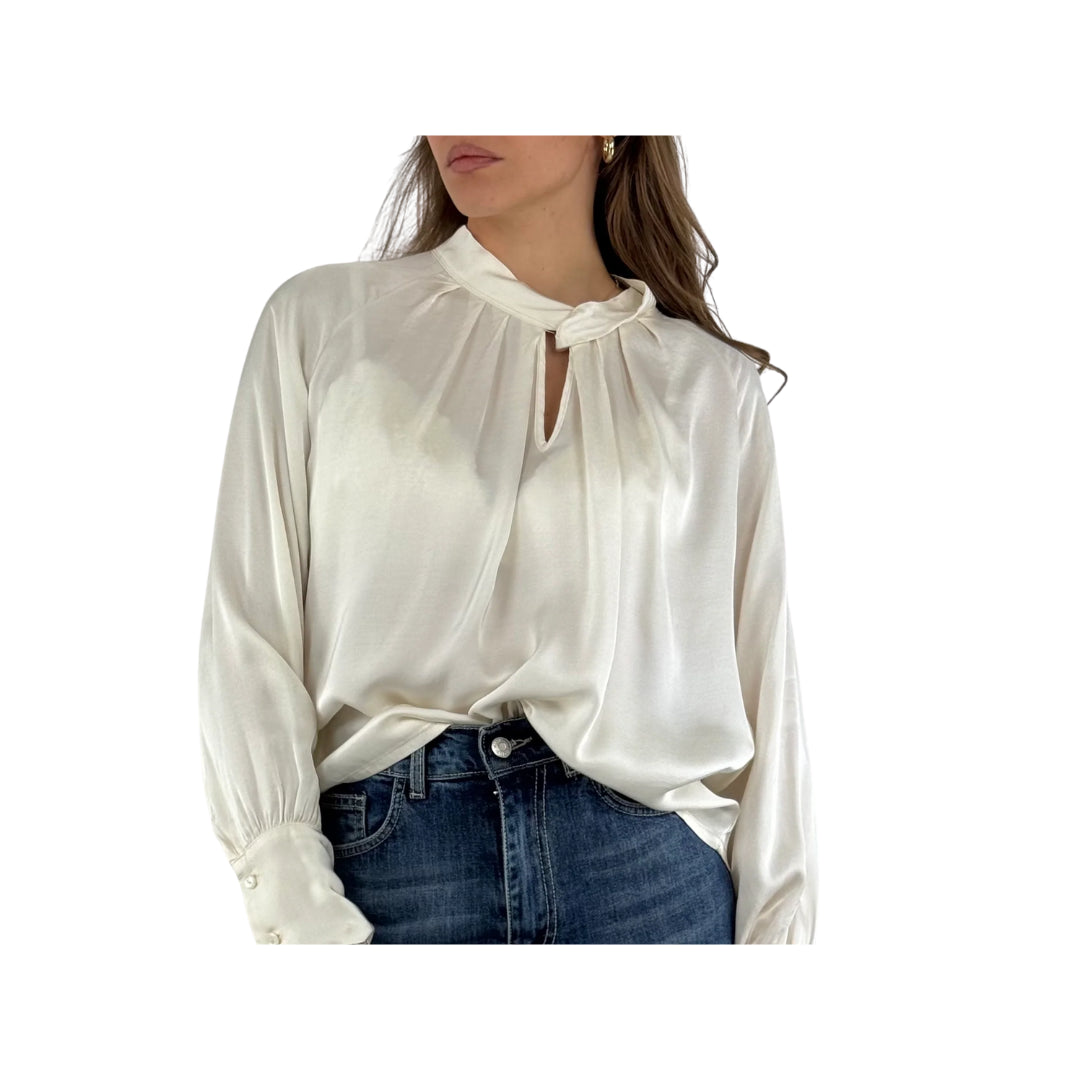 Camicia Collo Incrocio A Manica Lunga HaveOne

CWG-Q008