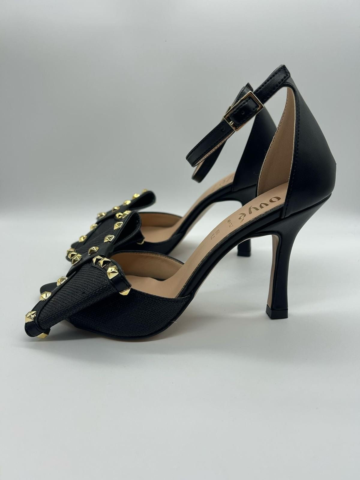 Ovyè Sandalo Con Borchie