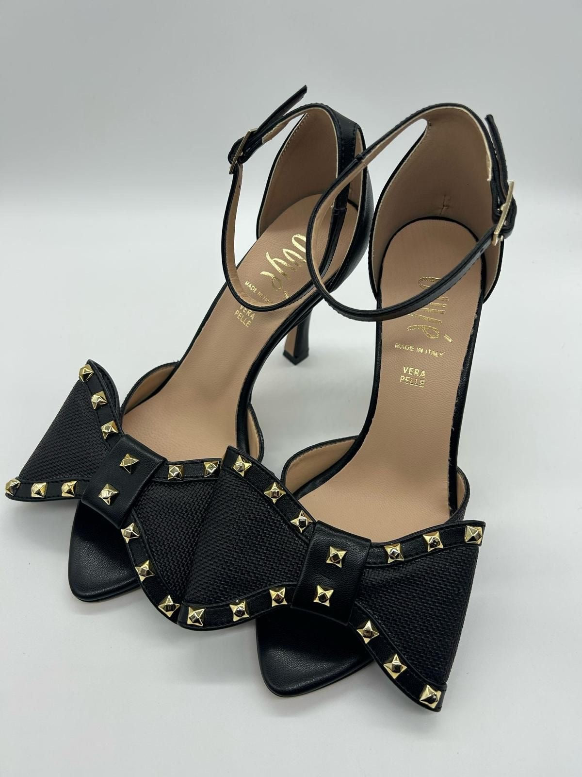 Ovyè Sandalo Con Borchie