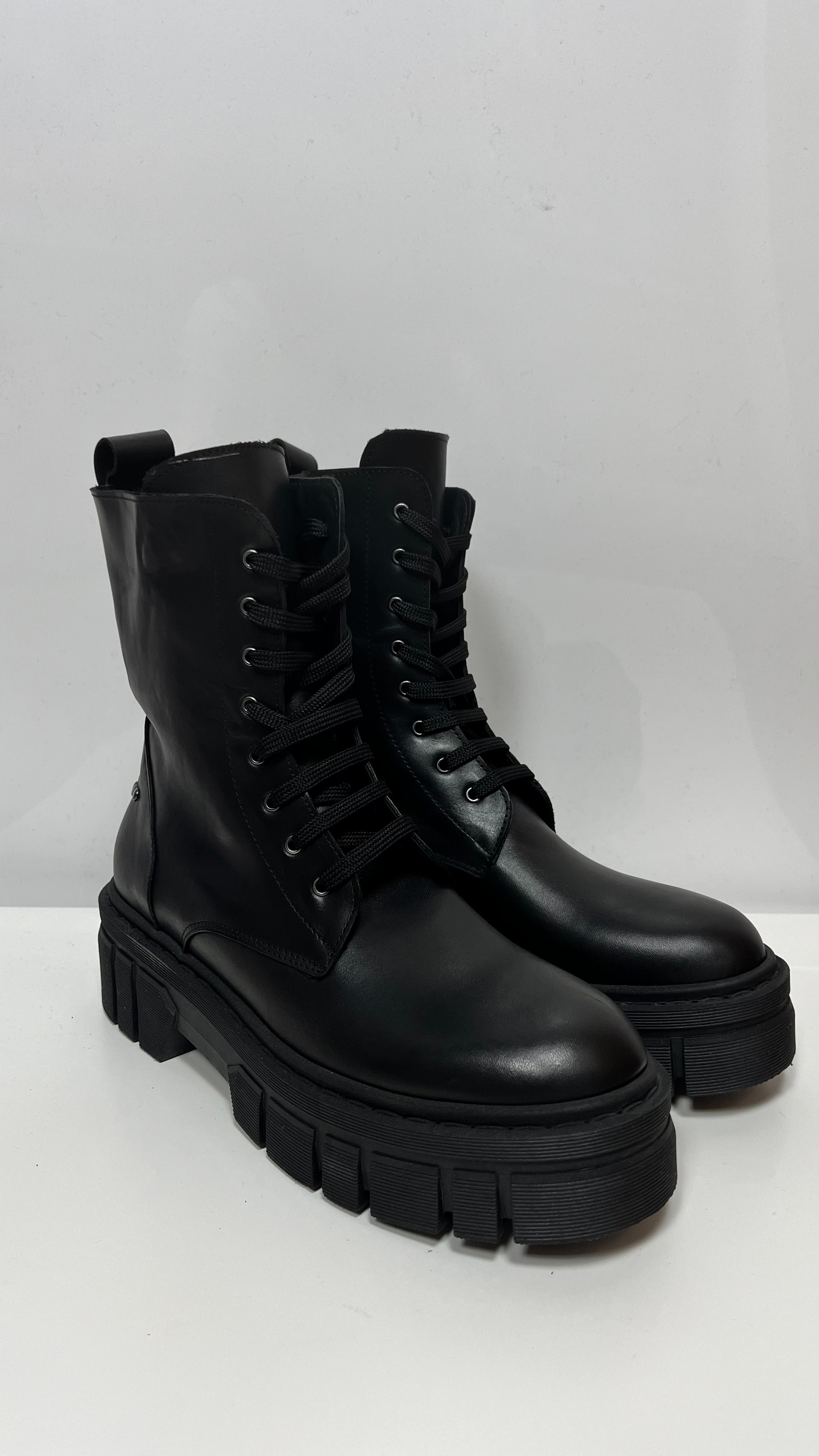 Ovyè Anfibio In Pelle