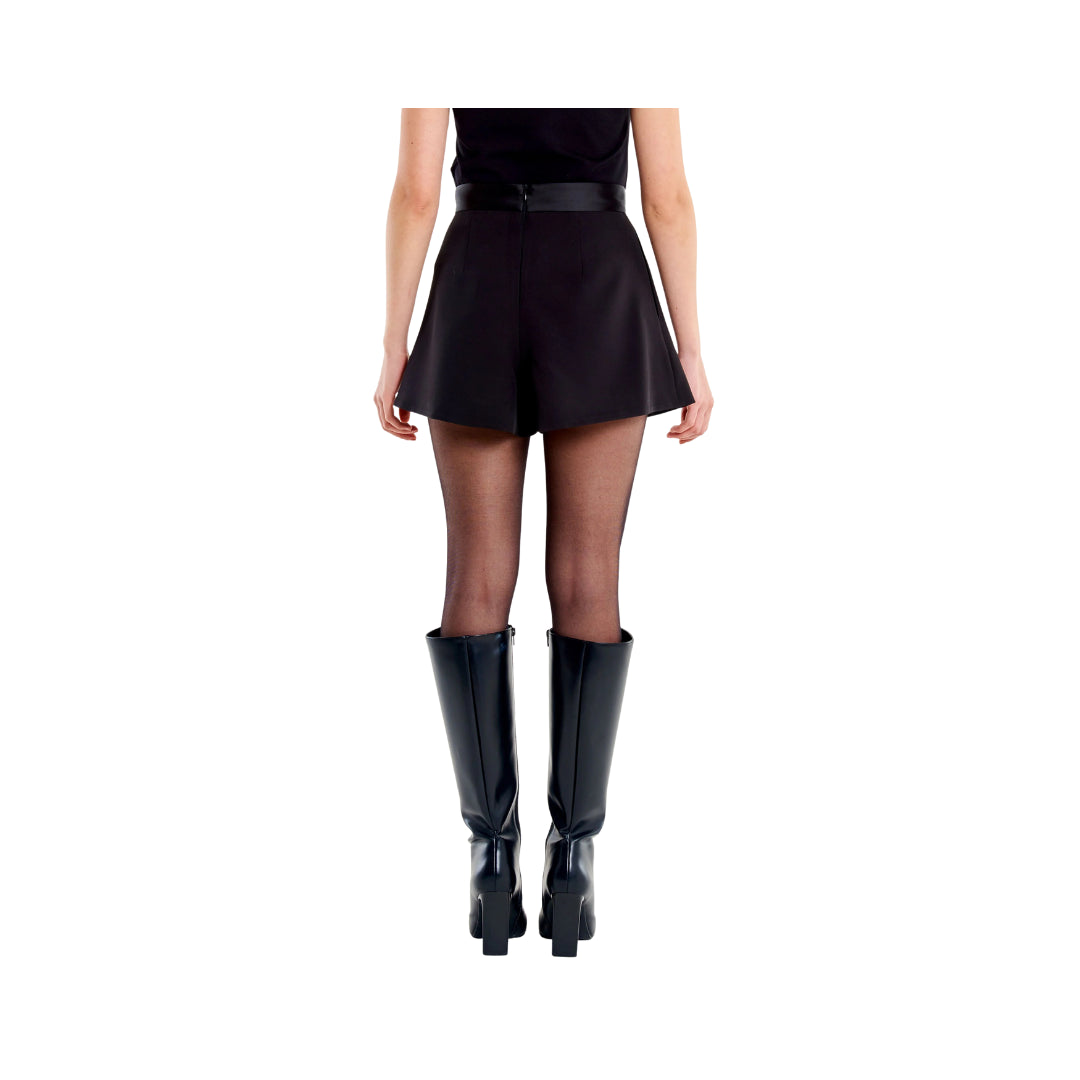 Vicolo Shorts con Piega Dettaglio Satin

TF1203